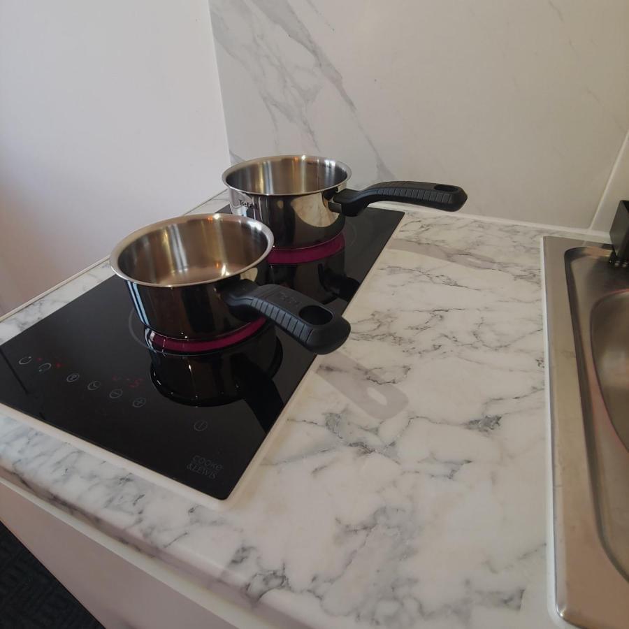Self Contained, Double Bed Studio, Private Kitchen, Private Bath, Walking Distance To Harry Potter 왓퍼드 외부 사진