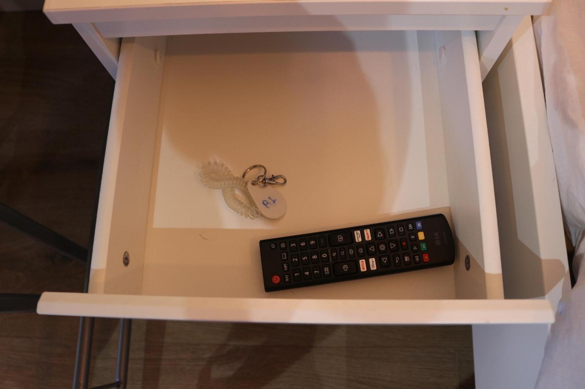 Self Contained, Double Bed Studio, Private Kitchen, Private Bath, Walking Distance To Harry Potter 왓퍼드 외부 사진